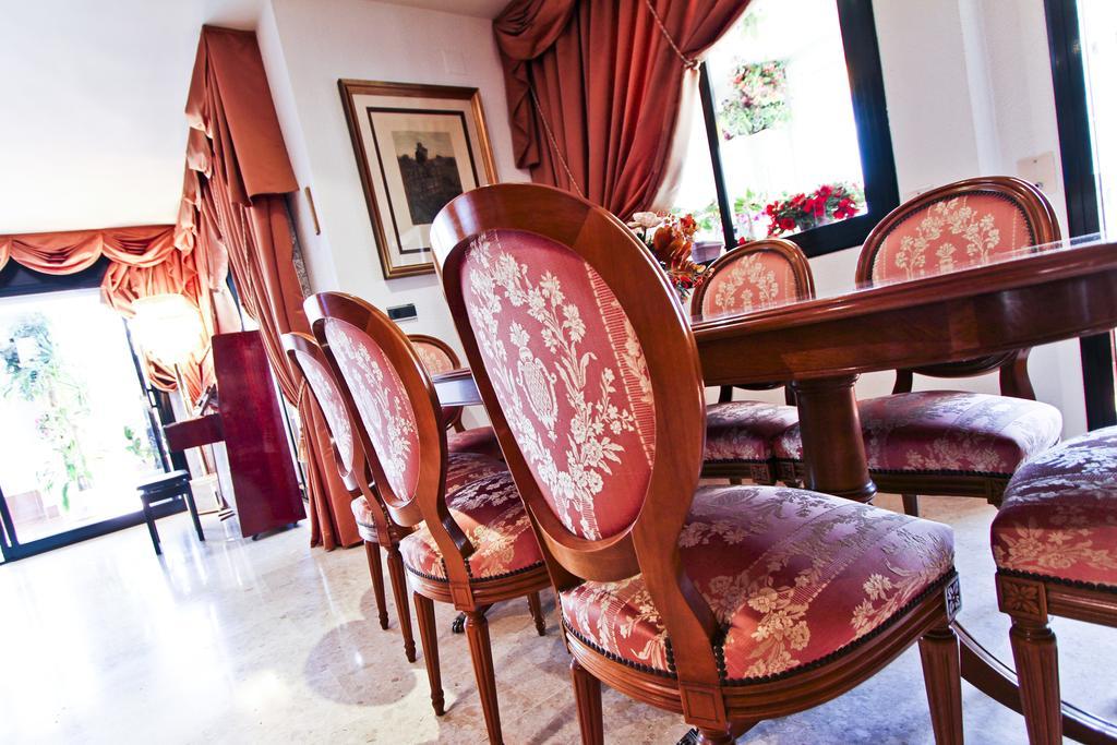 Eva Vendrell Planet Costa Dorada Apartment Salou Phòng bức ảnh